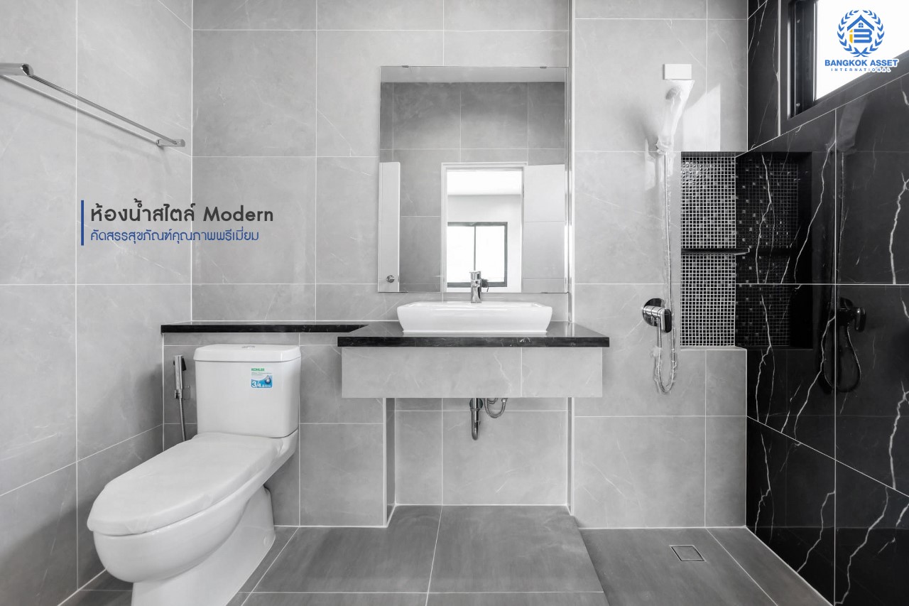 บ้านมือสองตกแต่งใหม่ แบรนด์ LH หลังมุม ดีไซน์สุดหรูหรา เนื้อที่ 121 ตร.ว. ม.ลดาวัลย์ ปิ่นเกล้า-บรมราชชนนี ฟังก์ชันจัดเต็ม 3 ห้องนอน 1 ห้องอเนกประสงค์ชั้นล่าง 3 ห้องน้ำ จอดรถได้ถึง 4 คัน บนพื้นที่ใช้สอยถึง 330 ตร.ม. ทำเลศักยภาพเชื่อมต่อหลายเส้นทาง ใกล้ ม.มหิดล และเซ็นทรัลศาลายา